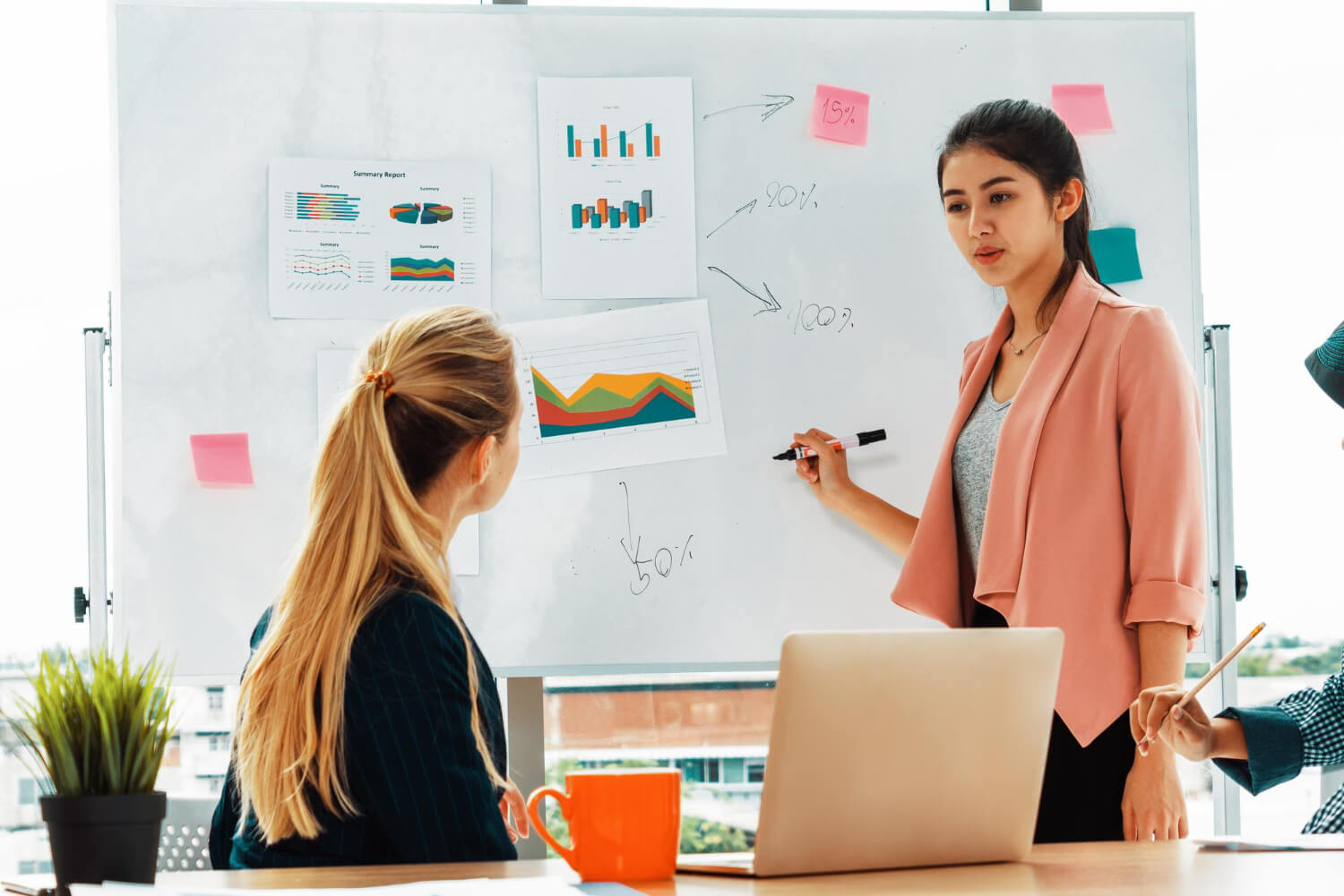 Marketing push i pull - która strategia jest lepsza? marketing push Przyciąganie klientów do produktu