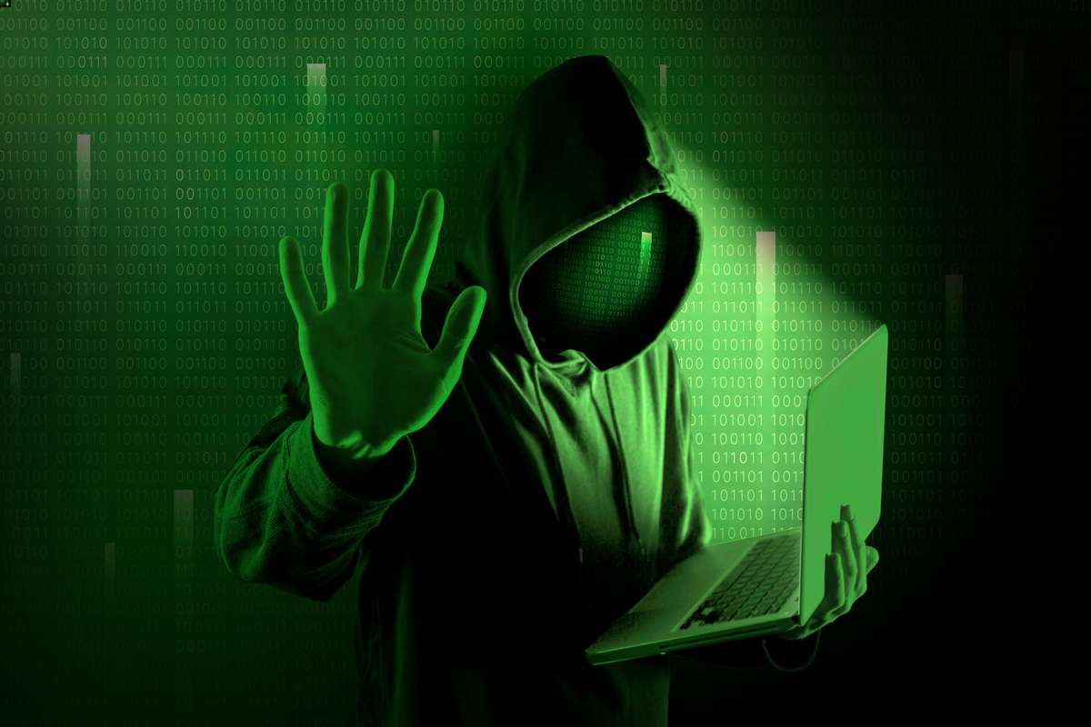 Praca zdalna – jak zadbać o cyberbezpieczeństwo? praca zdalna Haker