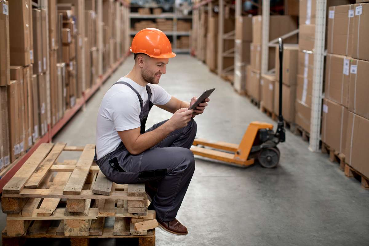 System ERP dla produkcji - bardziej efektywne planowanie produkcji system erp Monitorowanie poziomu zapasów w magazynie