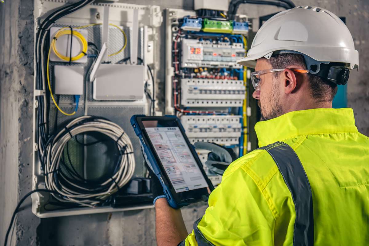 Nowoczesne monitorowanie energii elektrycznej – jakie są korzyści? monitorowanie energii elektrycznej Monitorowanie energii elektrycznej