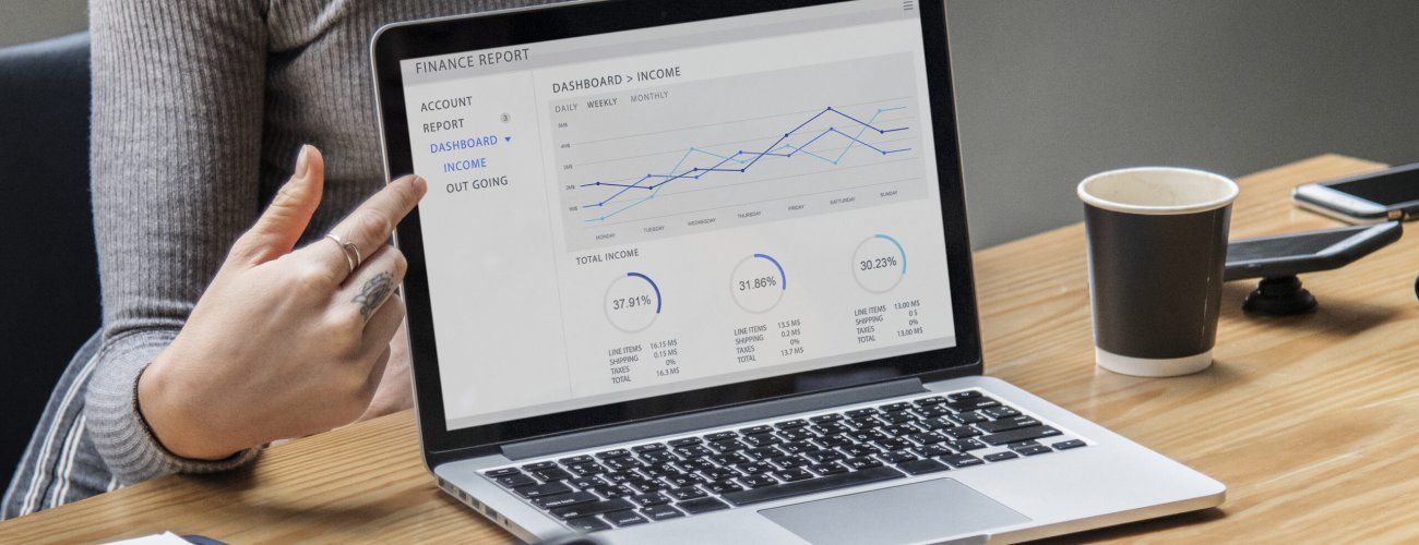 Business presentation on a laptop screen Prezentacja wyników